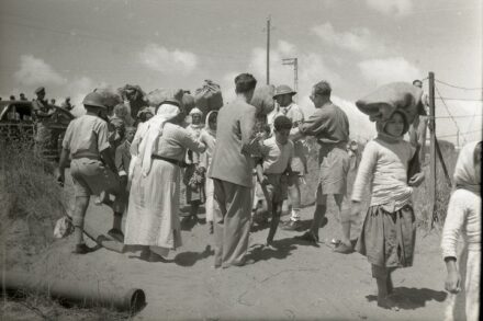 פליטים מטנטורה מגורשים לשטח שבשליטת ירדן, יוני 1948 (צילום: ארכיון בנו רותנברג, CC BY 4.0)