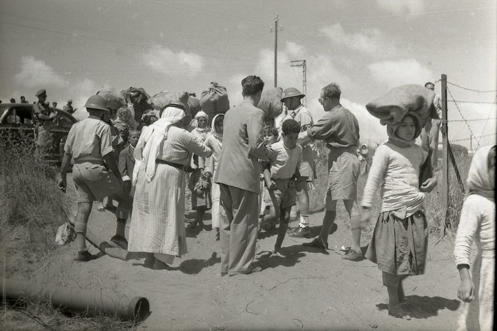 פליטים מטנטורה מגורשים לשטח שבשליטת ירדן, יוני 1948 (צילום: ארכיון בנו רותנברג, CC BY 4.0)