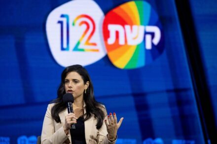 שרת הפנים איילת שקד באירוע המשפיעות של קשת, ב-7 במרץ 2022 (צילום: יונתן זינדל / פלאש90)