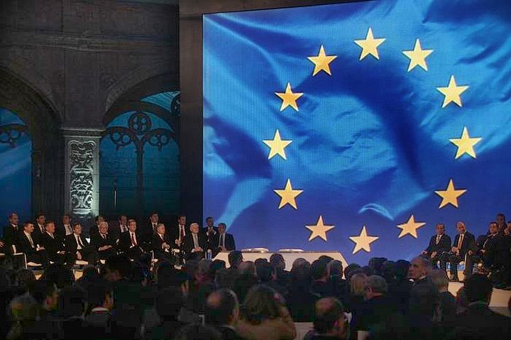 אירופה הבינה שאלימות לא עובדת. החתימה על אמנת ליסבון של האיחוד האירופי (ויקיפדיה)