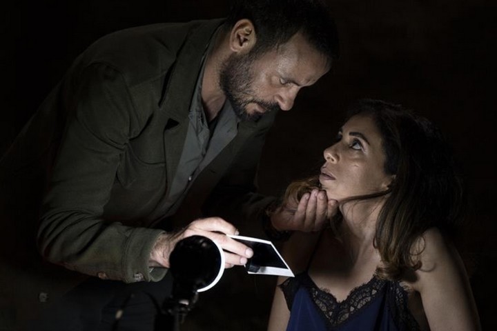 עלי סולימאן ומנאל עוואד ב"סלון הודא", סרטו של הני אבו אסעד (צילום: IFC Films)
