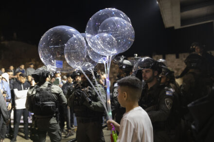 שוטרים בשער שכם, 4 באפריל 2022 (צילום: אורן זיו)