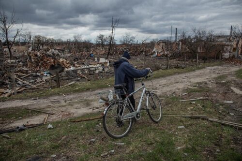 הרס בכפר בצפון אוקראינה בעקבות הפלישה הרוסית, ב-11 באפריל 2022 (צילום: Oleksandr Ratushniak, UNDP Ukraine / CC BY-ND 2.0)