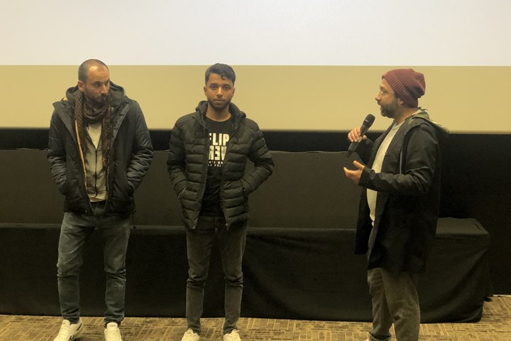 במאי הסרט "הכל כלול", וולקן אוסה, והשחקנים הראשיים, איסמעיל והאקאן, בפסטיבל הסרטים באיסטנבול (צילום: רועי כהן)