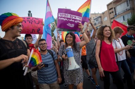 צעדת מחאה בתל אביב לתמיכה בקהילה הטרנסג'נדרית, ב-22 ביולי 2018 (צילום: מרים אלסטר / פלאש90)