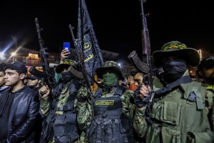 חברי הזרוע הצבאית של הג'יהאד האסלאמי הפלסטיני, במצעד צבאי נגד ישראל ברפיח שברצועת עזה, ב-2 באפריל 2022 (צילום: עבד רחים חטיב / פלאש90)