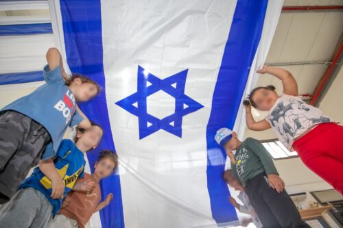 ילדים חוגגים עצמאות. למצולמים אין קשר לכתבה (צילום: יוסי אלוני / פלאש90)
