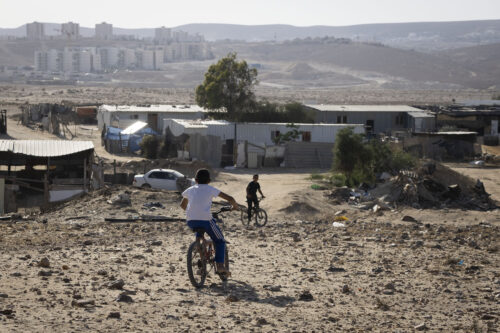 הכפר הלא מוכר ראס ג׳ראבה, ברקע דימונה (צילום: אורן זיו) הכפר הלא מוכר ראס ג׳ראבה, ברקע דימונה (צילום: אורן זיו)