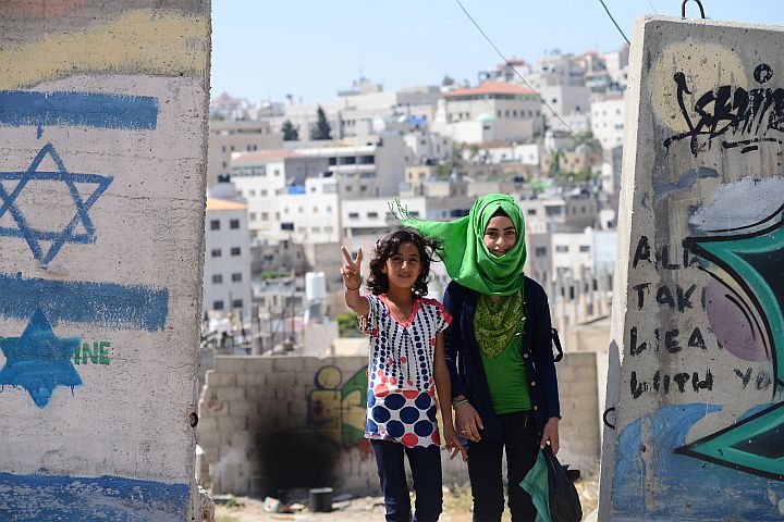 בלי פירוק משטר העליונות היהודית, לא יהיה כאן פתרון. ילדות פלסטיניות בחברון (צילום: מנדי הכטמן / פלאש 90)