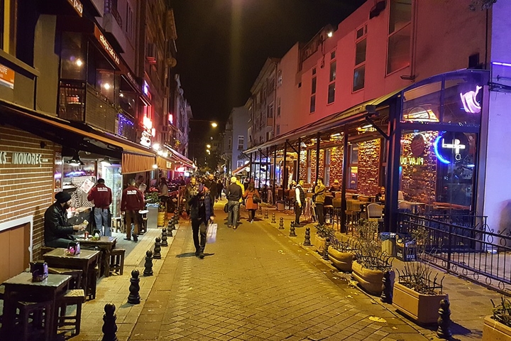 רחוב בקדיקוי, איסטנבול (צילום: Nevit, CC BY-SA 3.0)