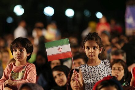 איך אומרים "אורניום מועשר" בפרסית? ילדים בפסטיבל בינלאומי לסרטי ילדים בטהראן