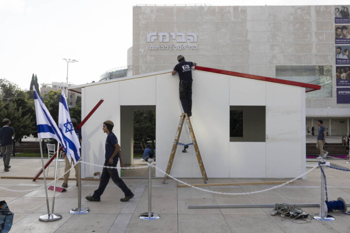 אירוע הקמת ״מאחז״ בכיכר הבימה בתל אביב, 12 ביולי 2022 (צילום: אורן זיו)