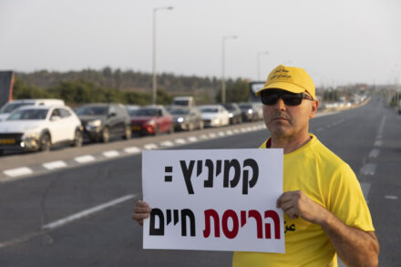 מחאה בטירה נגד הכוונה לסכור מעל מאה עסקים, 4 ביוני 2022 (צילום: אורן זיו)