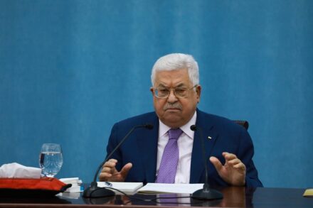 יו"ר הרשות הפלסטינית מחמוד עבאס (אבו מאזן), ברמאללה, ב-5 במאי 2020 (צילום: פלאש90) יו"ר הרשות הפלסטינית מחמוד עבאס (אבו מאזן), ברמאללה, ב-5 במאי 2020 (צילום: פלאש90)