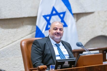 סירב להגיב על ההתנקשויות. יו"ר רע"ם, חבר הכנסת מנסור עבאס (צילום: אוליבייה פיטוסי / פלאש90)
