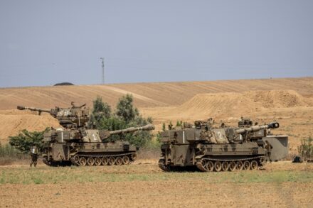 טנקים ישראליים ליד הגבול עם עזה, ב-6 באוגוסט 2022 (צילום: יונתן זינדל / פלאש90)