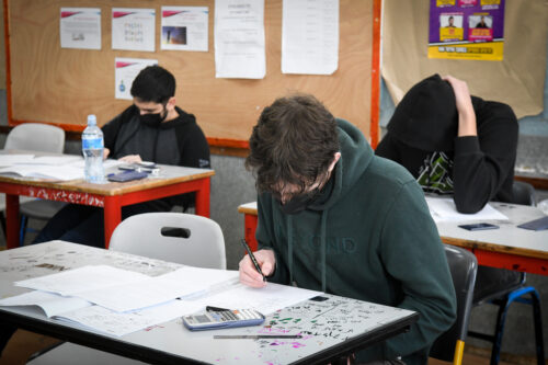 תלמידי תיכון ביהוד בבחינת הבגרות במתמטיקה, בינואר 2022 (צילום: יוסי זליגר / פלאש90)