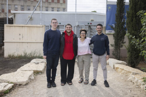 הסרבנים אביתר רובין, עינת גרליץ, שחר שורץ ונוה שבתאי-לוין, מחוץ לבקו״ם, 24 בנובמבר 2022 (צילום: אורן זיו)