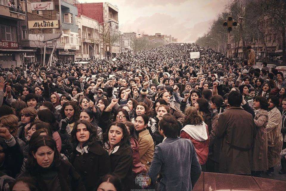 "לא עשינו מהפכה כדי לסגת לאחור". הפגנת ה-8 במרץ 1979 בטהראן