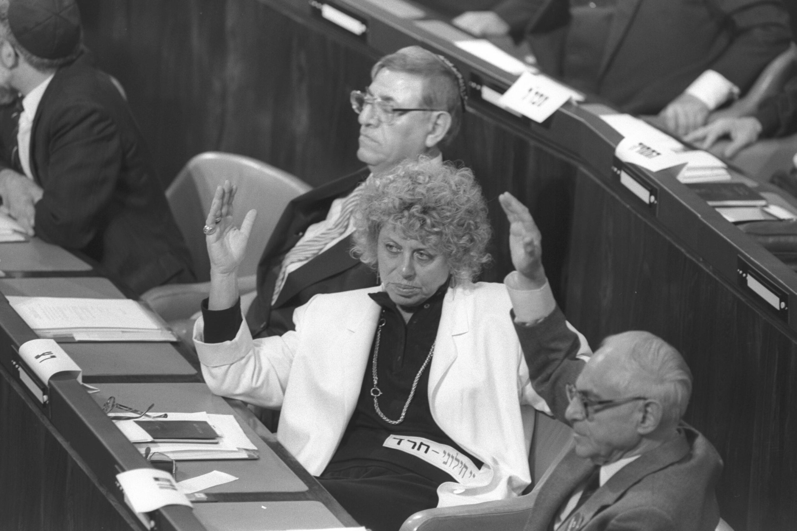 שולמית אלוני בפתיחת מושב הכנסת בירושלים, ב-1988 (צילום: סער יעקב, לע"מ)