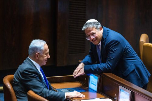בנימין נתניהו ואיתמר בן גביר, ב-28 בדצמבר 2022 (צילום: אוליבייה פיטוסי / פלאש90)