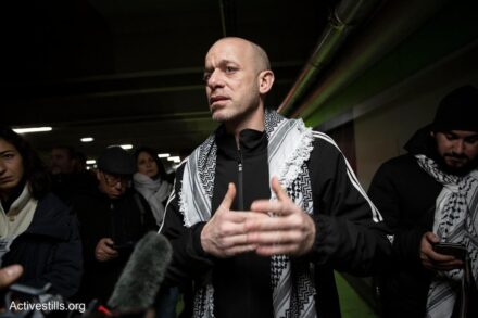 סלאח חמורי בשדה התעופה בפריז, ב-18 בדצמבר 2022 (צילום: אן פק / אקטיבסטילס)