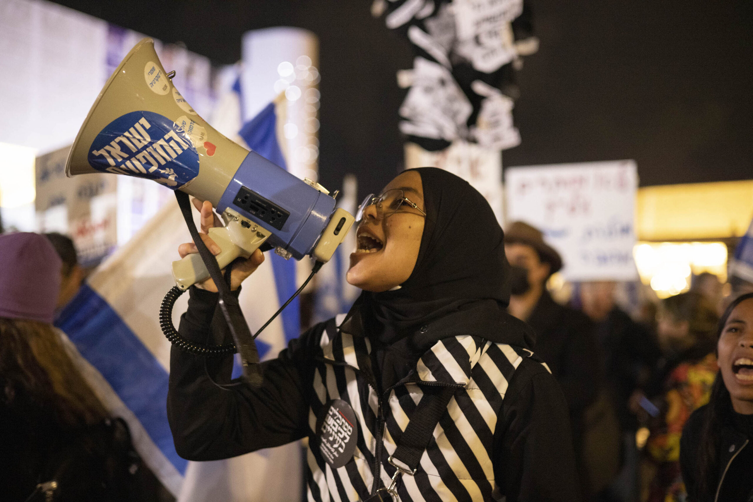 לא היה דובר ערבי על הבמה. המחאה בכיכר הבימה נגד הרפורמות במערכת המשפט (צילום: אורן זיו) 
