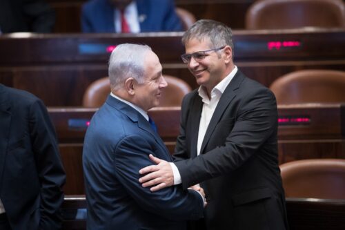 בסוף כל מחאה שמתחילה בעברית, יושב ערבי וממתין שנסדיר פה מדינה לכל אזרחיה. שר החינוך יואב קיש עם ראש הממשלה, בנימין נתניהו (יונתן זינדל / פלאש 90)