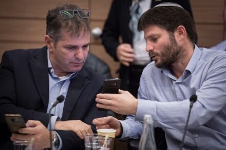 המדיניות שיוביל שר החינוך יואב קיש אינה ידועה עדיין, אולם יש מקום לדאגה. יואב קיש ובצלאל סמוטריץ' בדיון ועדת החינוך, 17 בינואר 2018 (הדס פארוש / פלאש 90)