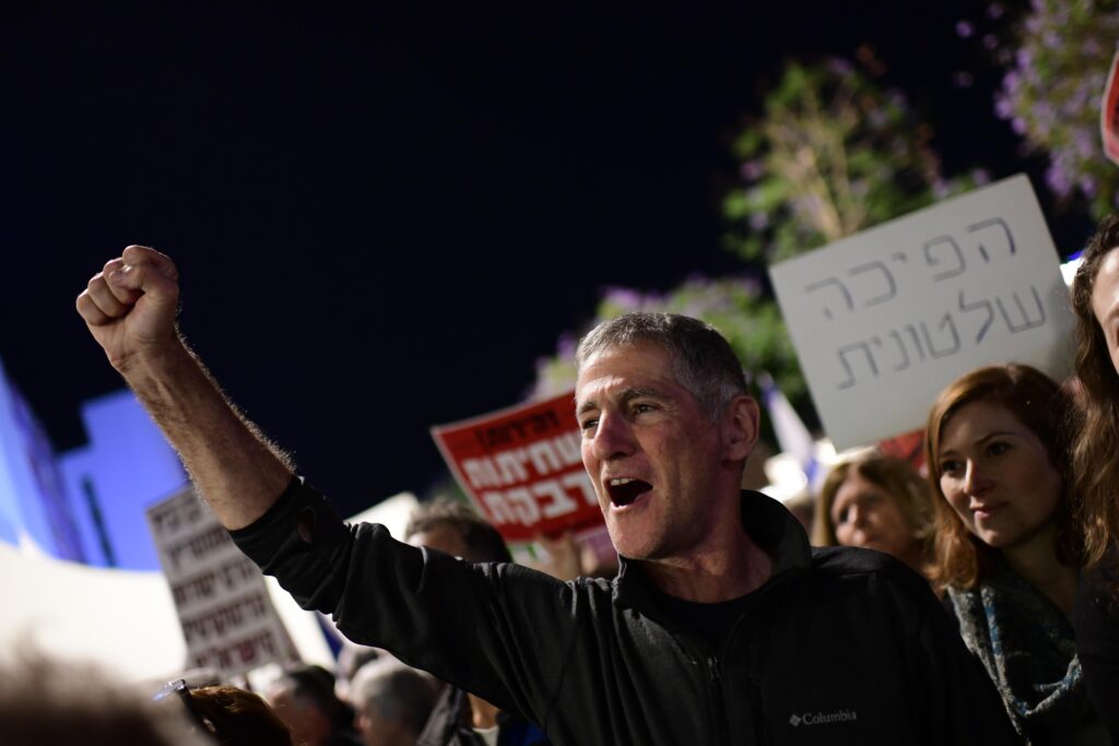 יאיר גולן בהפגנה נגד הממשלה בתל אביב, בדצמבר 2022 (צילום: תומר נויברג / פלאש90)
