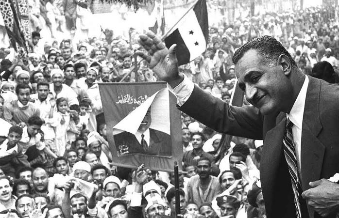 דיכא את האחים המוסלמים ביד קשה. נשיא מצרים עבד א-נאסר במנסוריה ב-1960 (צילום: ויקימדיה)
