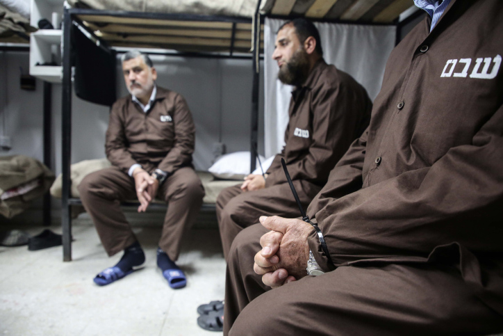האסירים יודעים להיאבק על זכויותיהם. מיצג בעזה המדמה תא בכלא הישראלי (חסן ג'די / פלאש 90) 