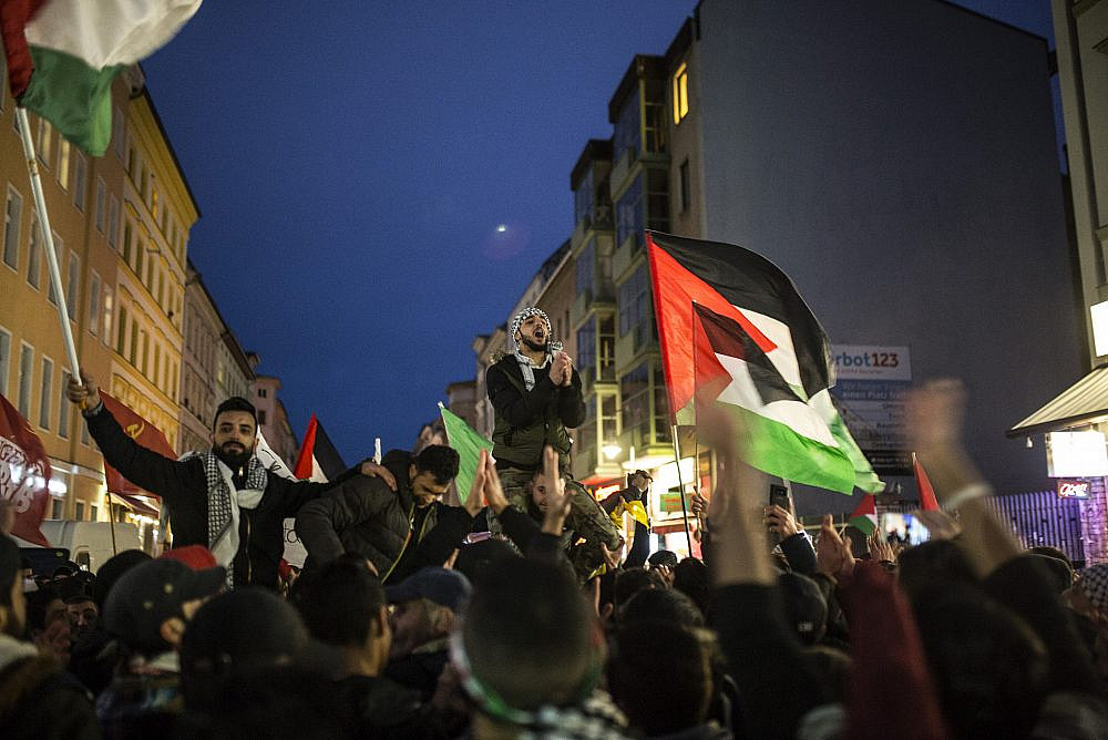 האווירה האנטי-פלסטינית בגרמניה מתפשטת למוסדות השלטון. הפגנה נגד תוכנית טראמפ בברלין ב-2020 (צילום: אן פאק / אקטיבסטילס)