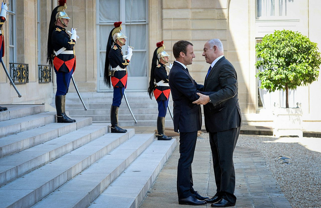 מחכים להצהרה ברורה. נשיא צרפת מקרון מקבל את פני בנימין נתניהו בארמון האליזה (צילום: חיים זך / לע"מ)