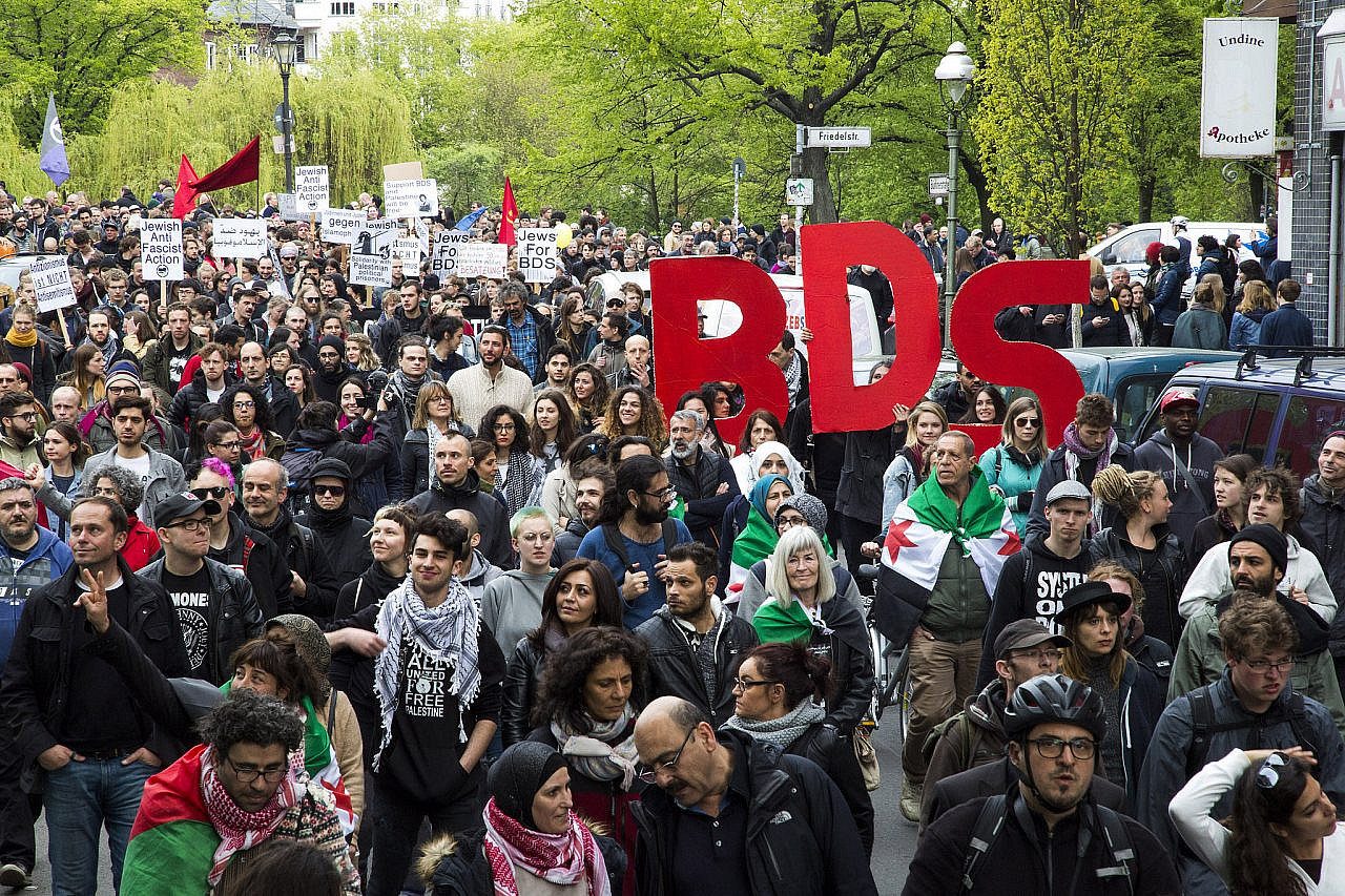 הזיהוי המוחלט בין BDS לאנטישמיות. הפגנה בברלין ב-2017 (צילום: קרן מנור / פלאש 90)