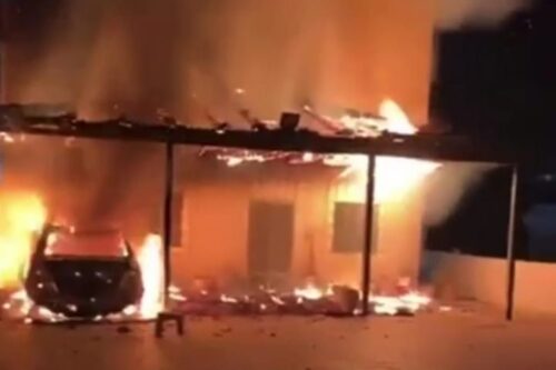 רק במקרה, הבית היה ריק. הבית שהוצת בתורמוסעיא (צילום מסך, באדיבות יש דין)