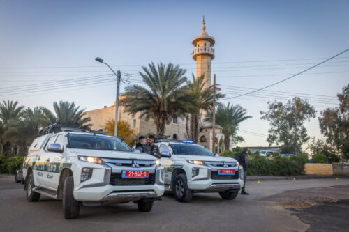 בממשלת השינוי או בממשלת בן גביר, הרצח ברחוב הערבי לא עוצר לרגע. משטרה בזירת הרצח של עלי ג'רושי ברמלה בינואר 2023 (צילום: יוסי אלוני / פלאש 90)
