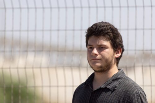נוה שבתאי-לוין מחוץ לכלא נווה צדק בשרון, ב-24 בספטמבר 2022 (צילום: אורן זיו)