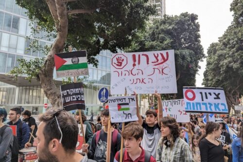 לדעתנו, מדינה כובשת ולא שוויונית אף פעם לא תהיה דמוקרטית. תלמידים בהפגנה נגד ההפיכה המשטרית