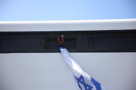 המחאה מרשימה, אבל אין די. היא צריכה לדרוש את תיקון מערכת המשפט כדי שתעשה יותר צדק לכולם. עצור במחאה היום, 16.3.23 (צילום: אורן זיו)