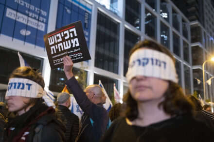 הקושי הוא להעביר את מסר מורכב של התנגדות לרפורמה עם התנגדות לכיבוש. מיצג במחאת קפלן (צילום: אורן זיו)