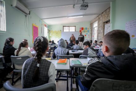 תלמידים בבית ספר בשכונה המזרח ירושלמית בית חנינא, ב-17 בינואר 2023 (צילום: ג'מאל עוואד / פלאש90)