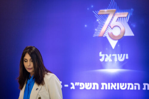 לא נדרשת להרחיק עד צפון קוריאה. השרה מירי רגב (צילום: יונתן זינדל / פלאש 90) לא נדרשת להרחיק עד צפון קוריאה. השרה מירי רגב (צילום: יונתן זינדל / פלאש 90)
