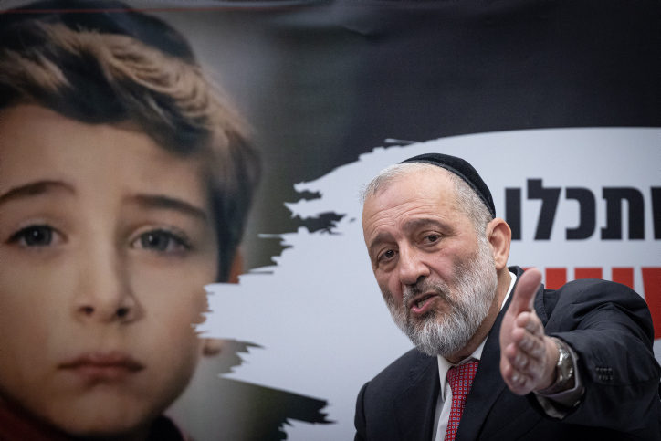 בש"ס התגאו שקמפיין "רעבים לשינוי" הצליח כי הוא נצמד למסר שרק ש"ס תדאג לחלשים. אריה דרעי במסיבת עיתונאים בכנסת, פברואר 2022 (צילום: יונתן זינדל / פלאש 90) 