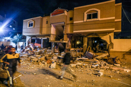 בית שנפגע מהפצצות בעזה, ב-9 במאי 2023 (צילום: עבד רחים חטיב / פלאש90)