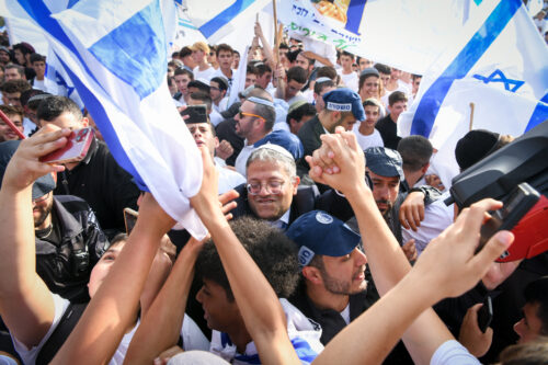 השר לביטחון לאומי, איתמר בן גביר, במצעד הדגלים בירושלים, ב-18 במאי 2023 (צילום: אריה לייב אברמס / פלאש90)