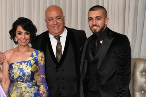 חמאדה סאלם עם אביו יוסף ואימו בוראן (צילום: באדיבות המשפחה)