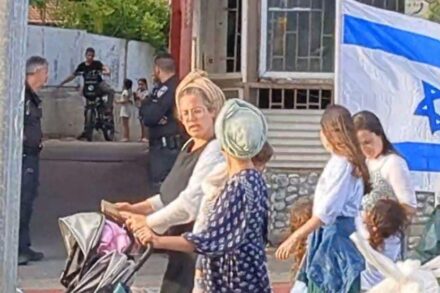 השוטרים הסמויים רדפו אחרי ילדים ללא סיבה נראית לעין. מצעד הדגלים ביפו, 18.5.23 (צילום: יונתן המפל)