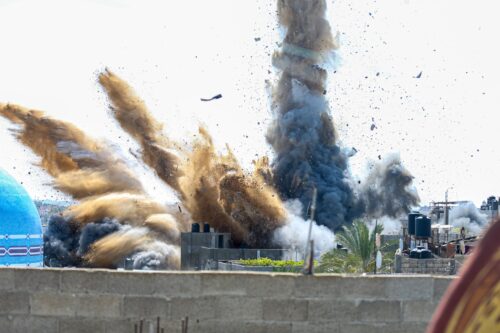 ההרס רק מחזק את התמיכה בהתנגדות המזוינת בעזה. הפצצה ישראלית, 13.5.23 (צילום: אחמד זענון)