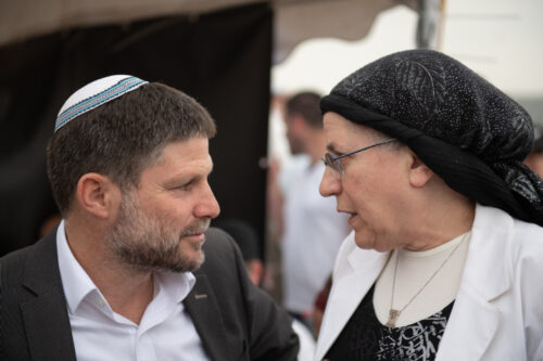 המלה "ערבים" לא מוזכרת בחוק ועדות הקבלה, אבל לכולם ברור למה הכוונה. שרת ההתיישבות אורית סטרוק עם שר האוצר בצלאל סמוטריץ' (צילום: שראיה דיאמנטי / פלאש 90)